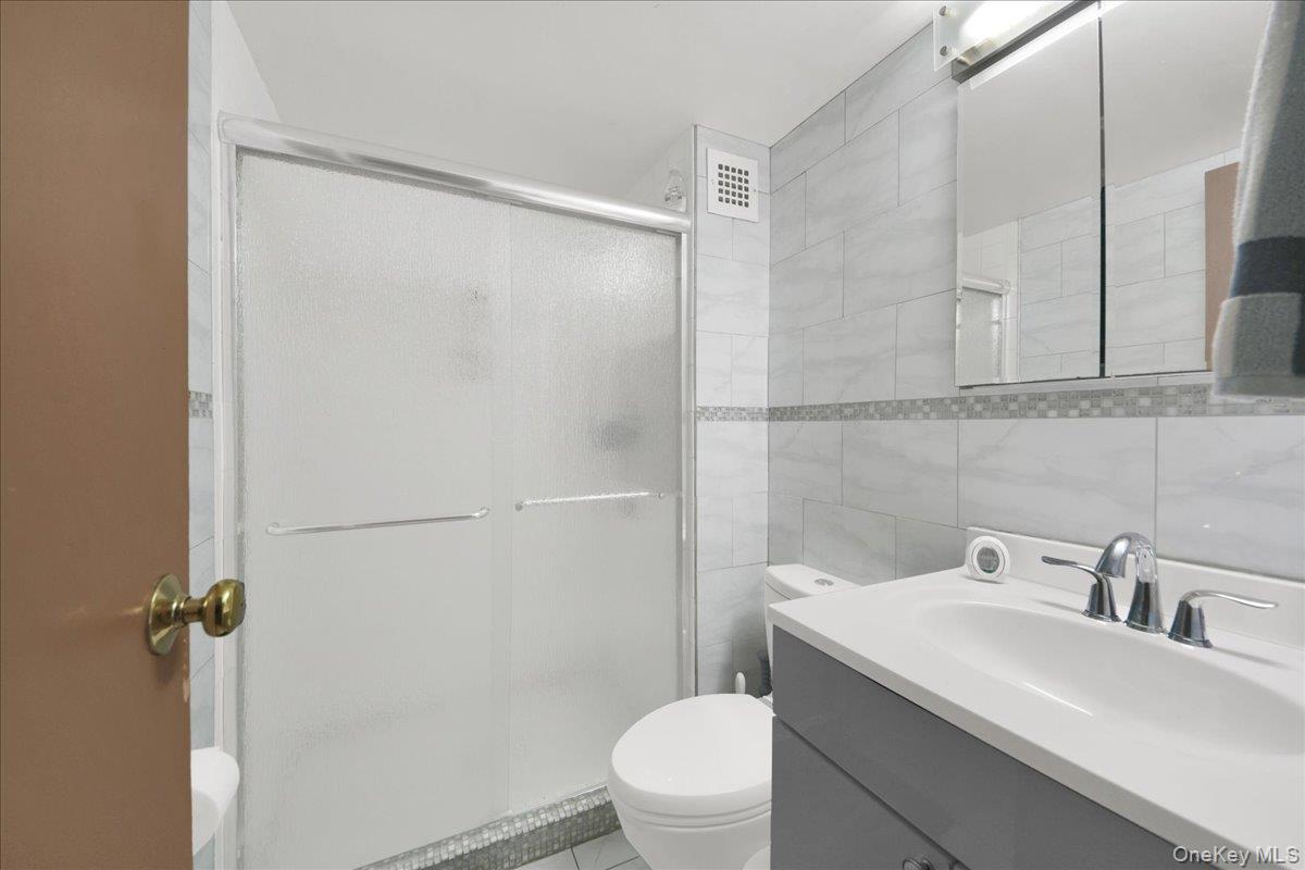 130 Colonial Parkway Unit: 4D