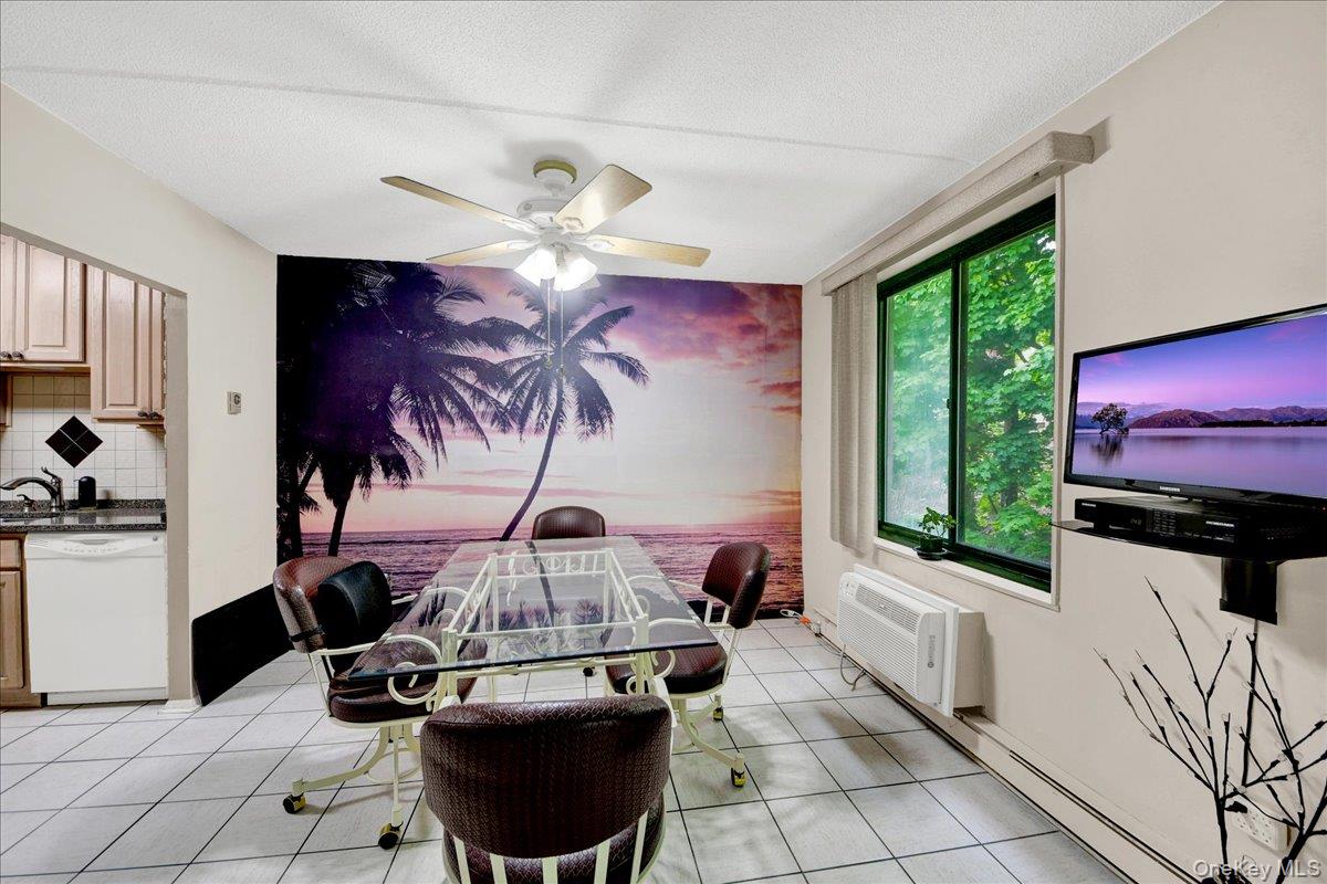 130 Colonial Parkway Unit: 4D