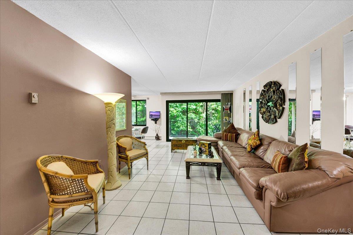 130 Colonial Parkway Unit: 4D