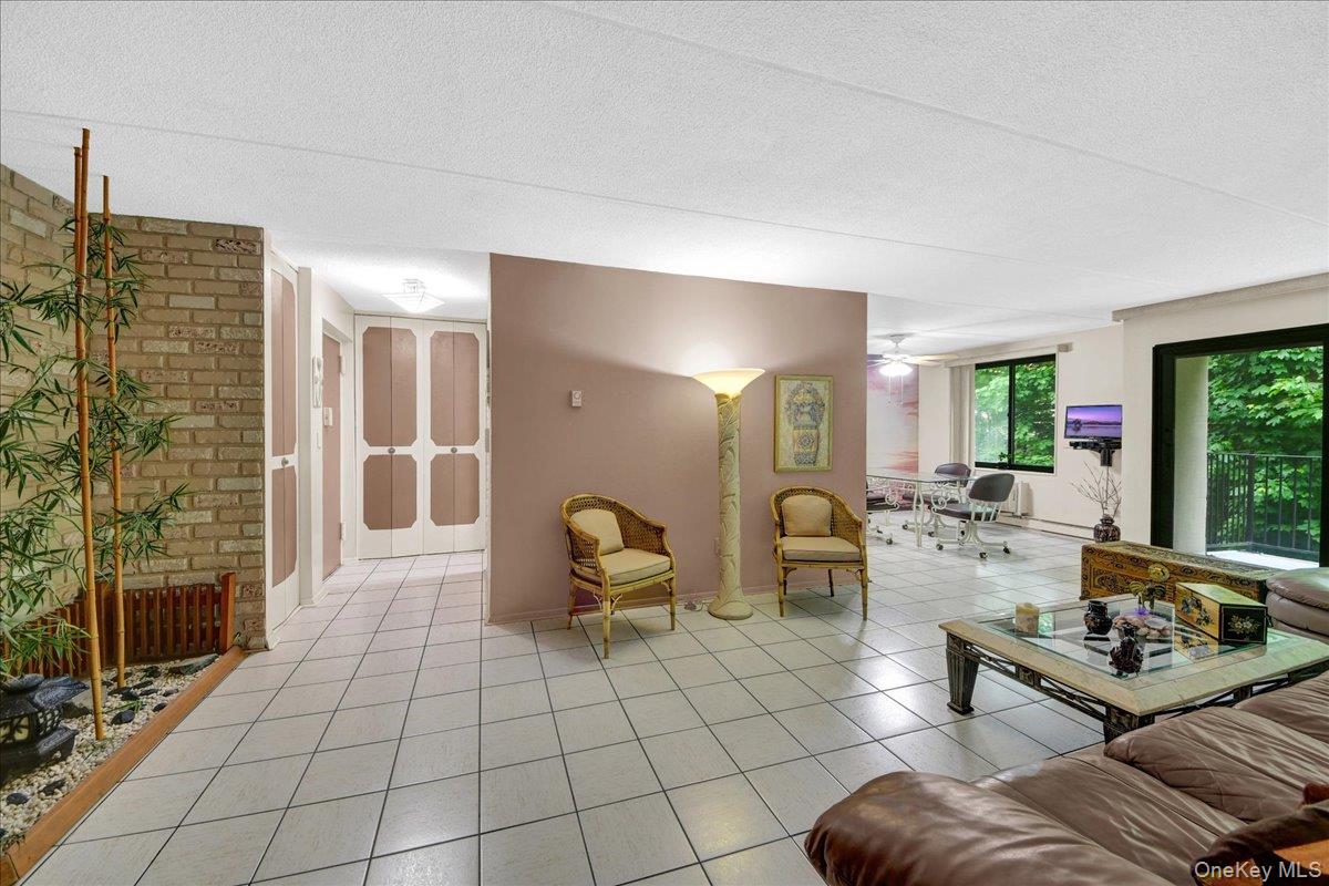 130 Colonial Parkway Unit: 4D