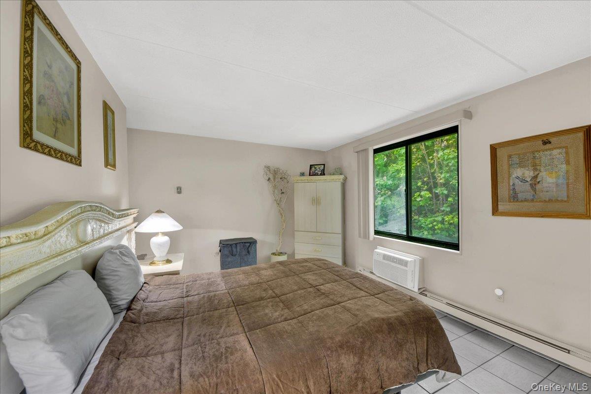 130 Colonial Parkway Unit: 4D