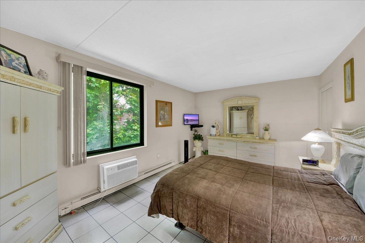 130 Colonial Parkway Unit: 4D