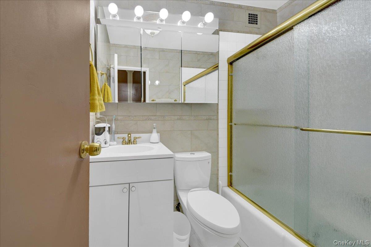 130 Colonial Parkway Unit: 4D