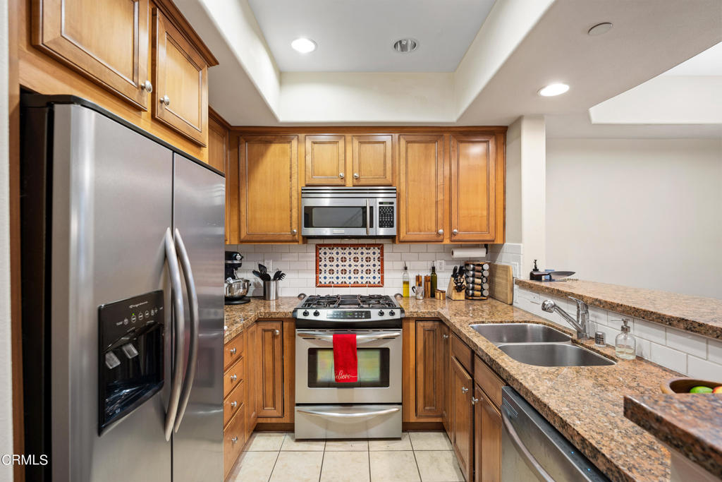 5753 White Oak Avenue 10