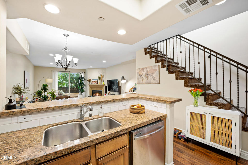 5753 White Oak Avenue 10