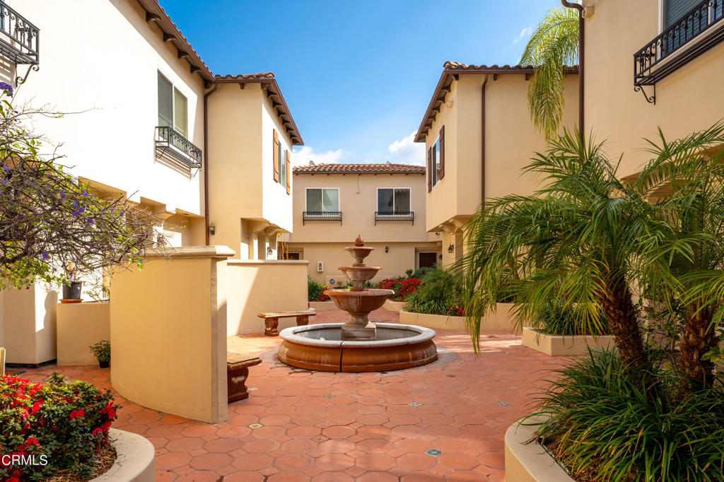 5753 White Oak Avenue 10