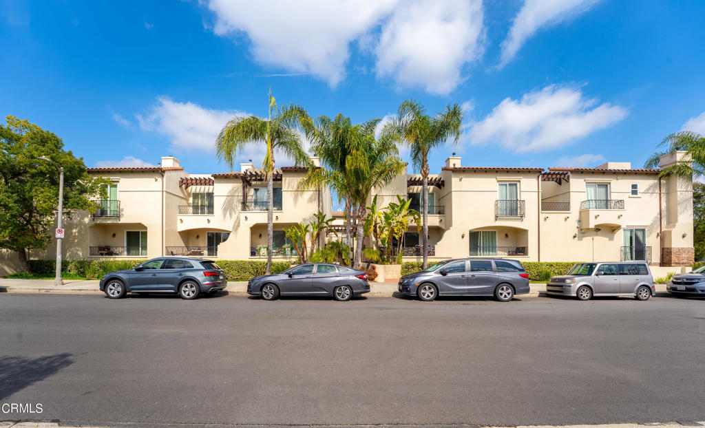 5753 White Oak Avenue 10