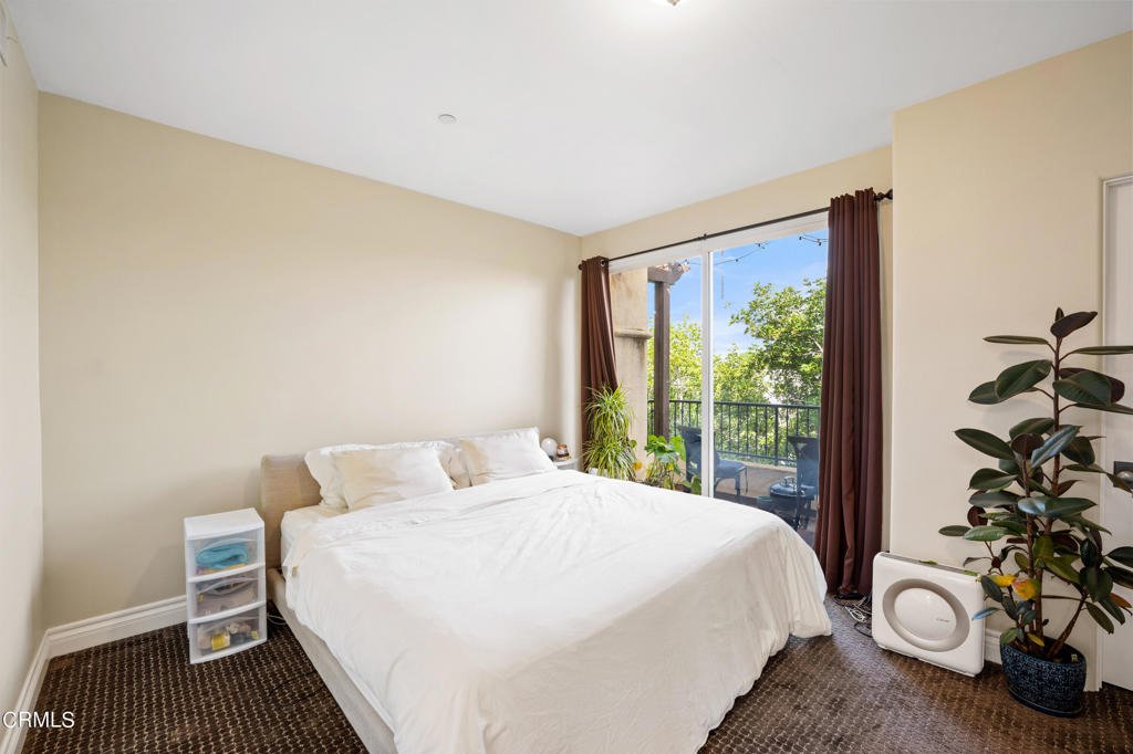 5753 White Oak Avenue 10