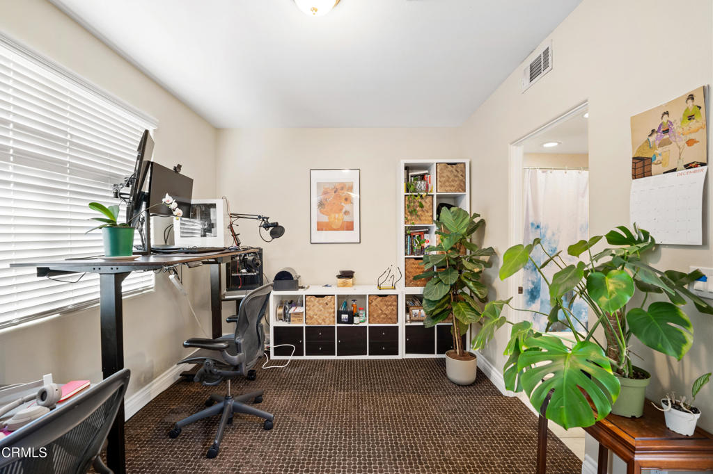 5753 White Oak Avenue 10