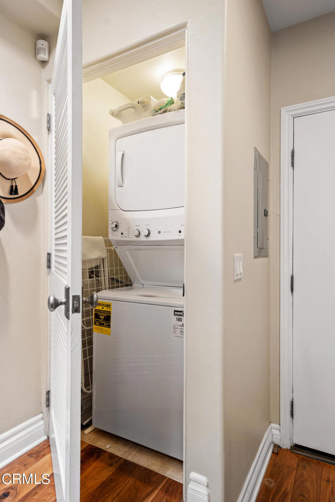 5753 White Oak Avenue 10