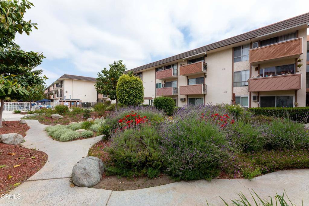 5585 E Pacific Coast Highway 132