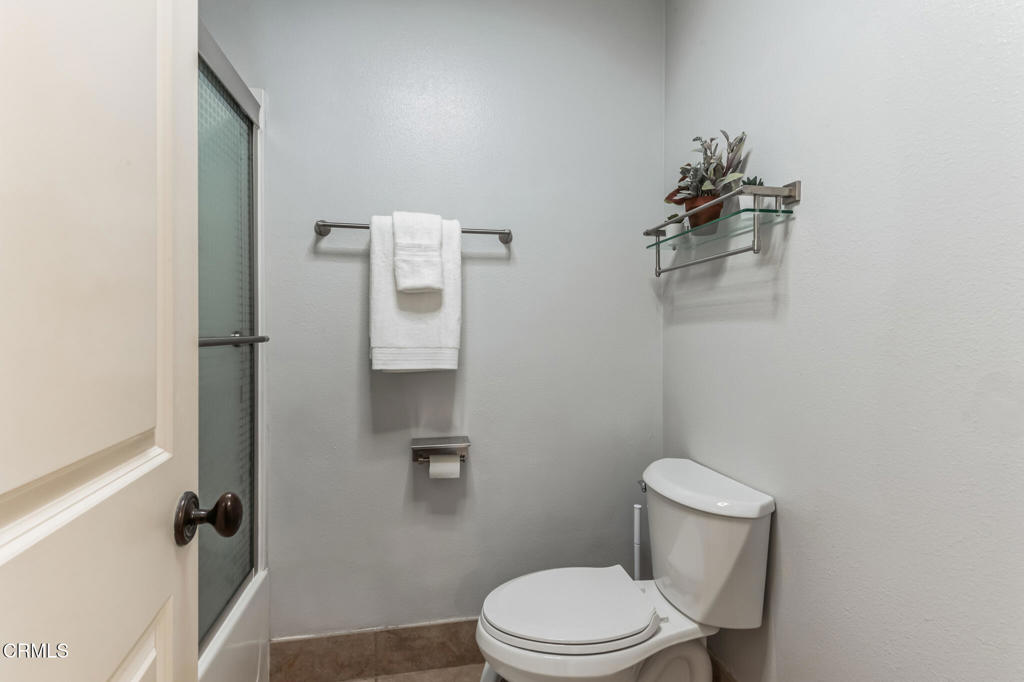 5585 E Pacific Coast Highway 132