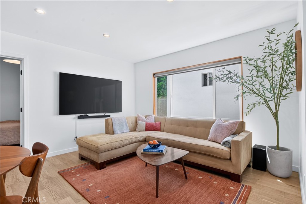2135 Bellevue 12