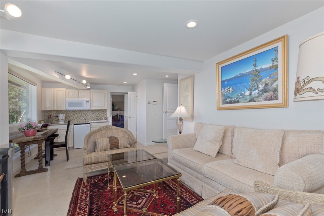 525 Fairview Boulevard