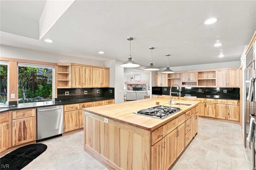 854 Lakeshore Boulevard