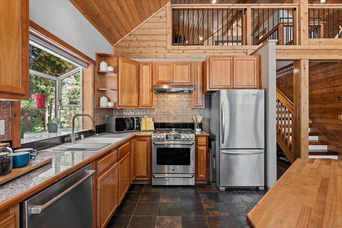 12480 Rainbow Drive