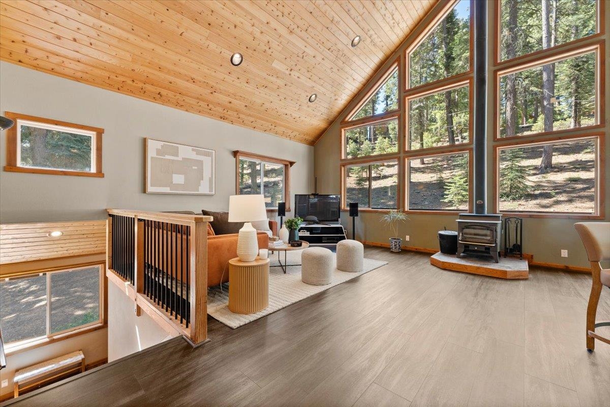 12480 Rainbow Drive