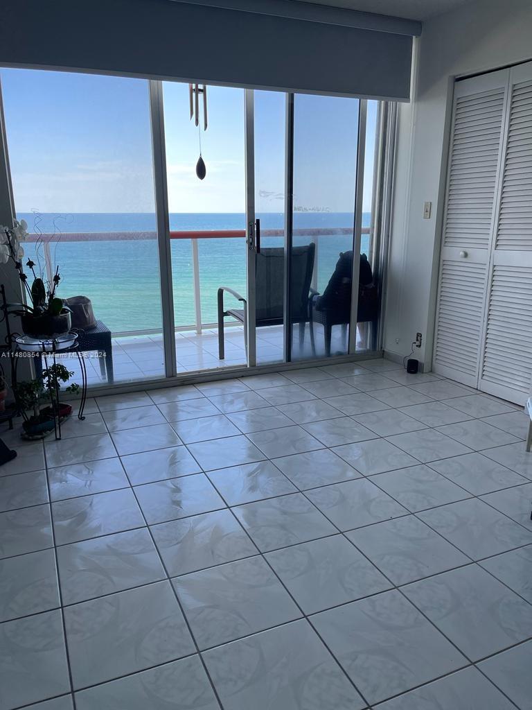 6767 Collins Ave # 909