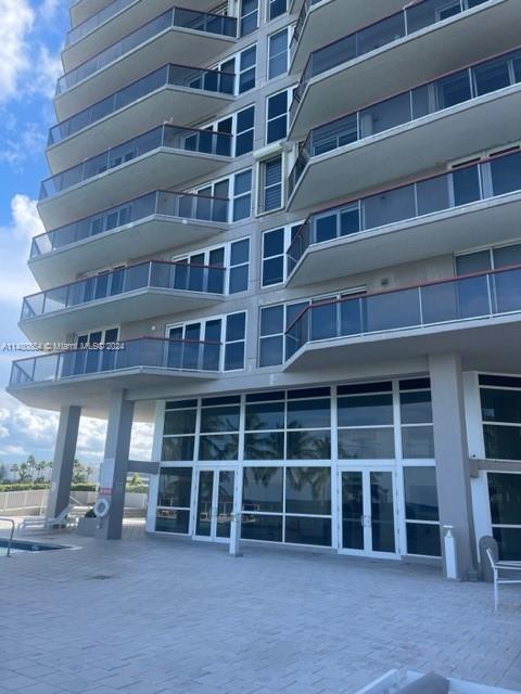 6767 Collins Ave # 909