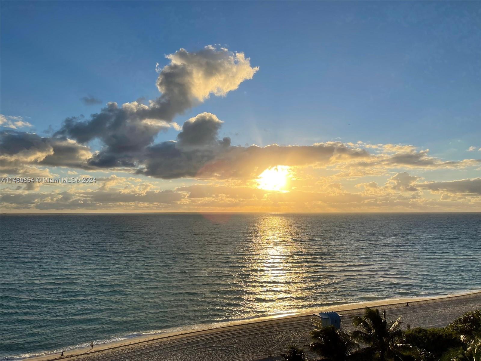 6767 Collins Ave # 909