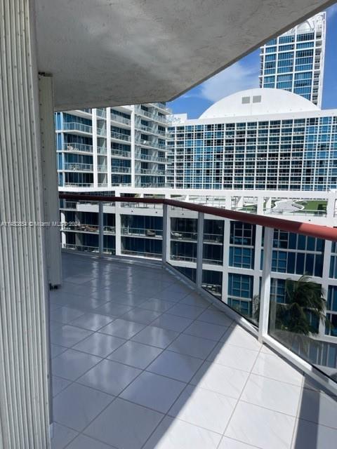 6767 Collins Ave # 909