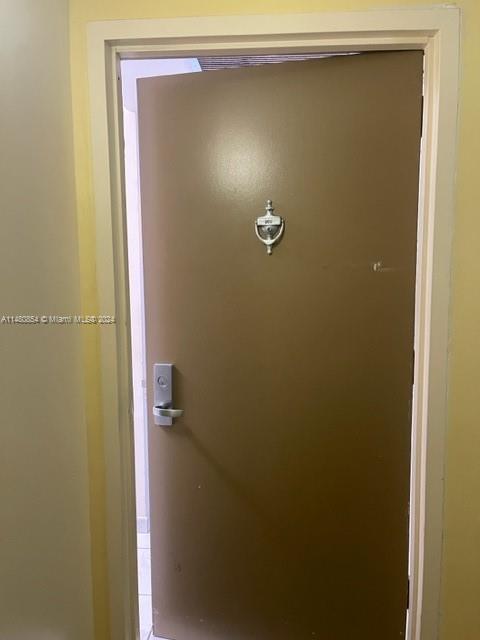 6767 Collins Ave # 909