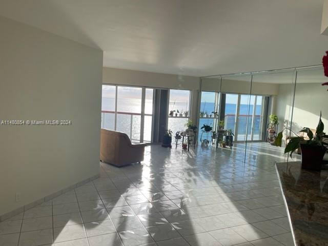 6767 Collins Ave # 909
