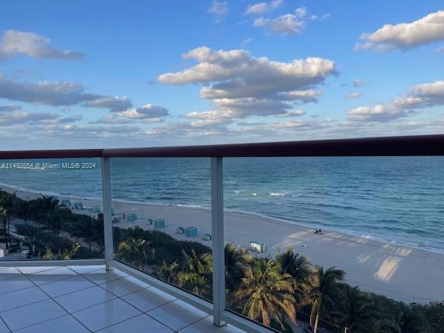 6767 Collins Ave # 909