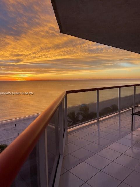6767 Collins Ave # 909