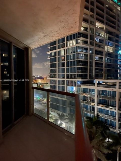 6767 Collins Ave # 909