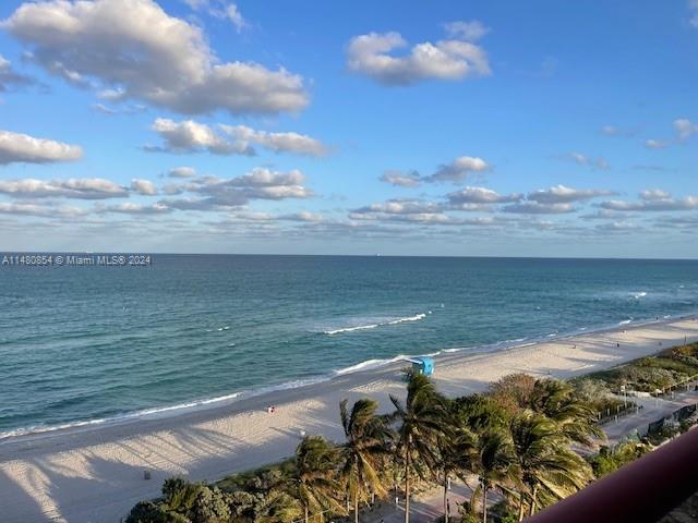 6767 Collins Ave # 909
