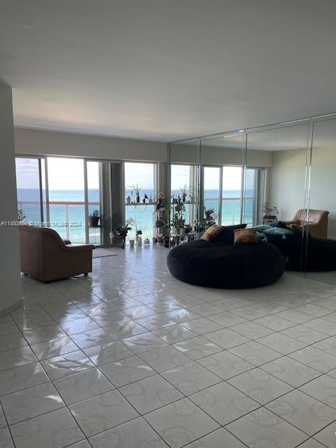 6767 Collins Ave # 909