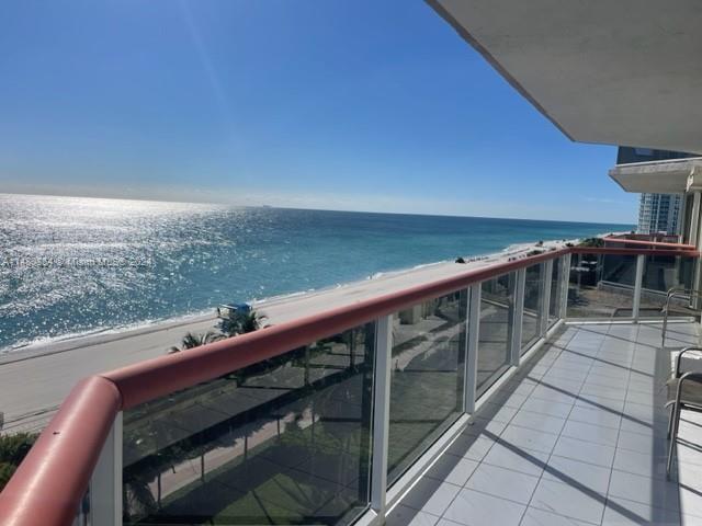 6767 Collins Ave # 909
