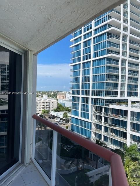 6767 Collins Ave # 909