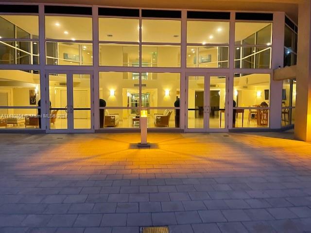6767 Collins Ave # 909