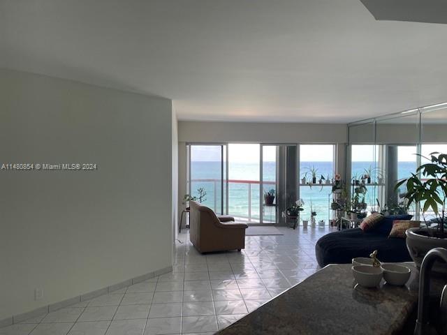 6767 Collins Ave # 909