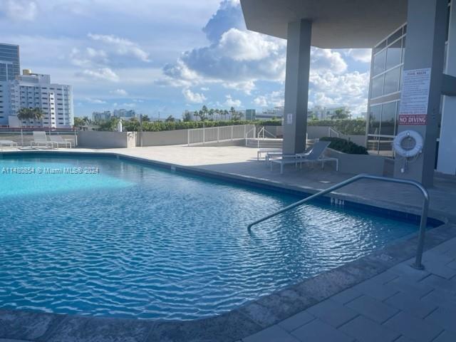 6767 Collins Ave # 909