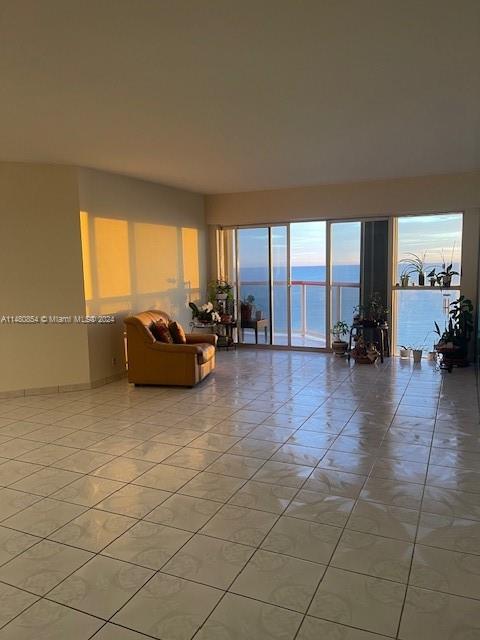 6767 Collins Ave # 909