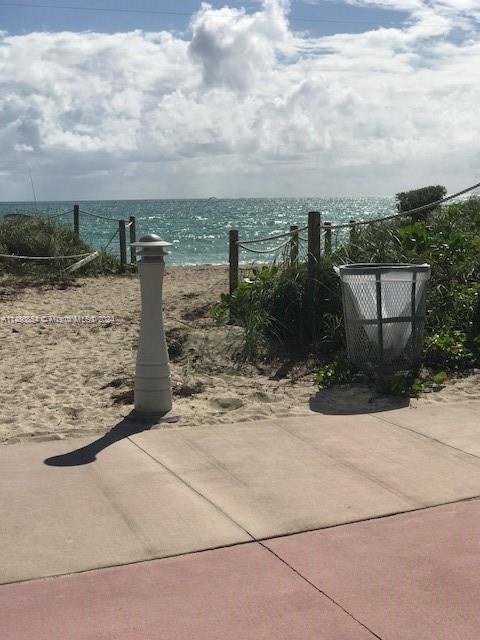 6767 Collins Ave # 909