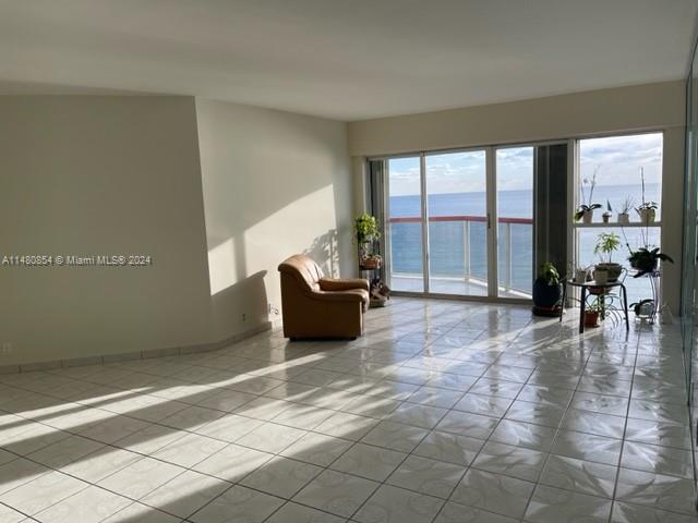 6767 Collins Ave # 909