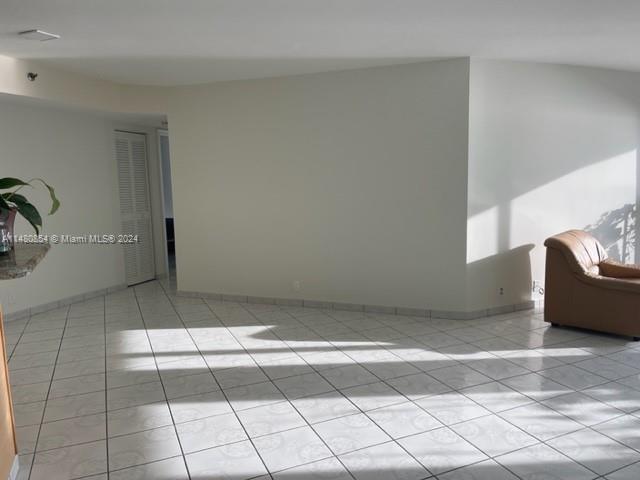 6767 Collins Ave # 909