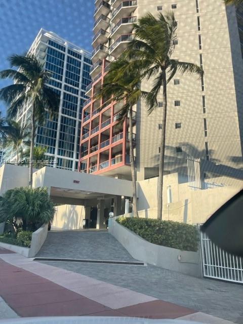 6767 Collins Ave # 909