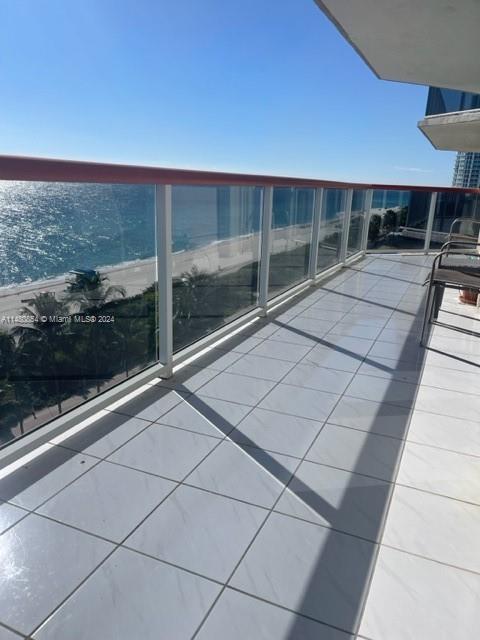 6767 Collins Ave # 909