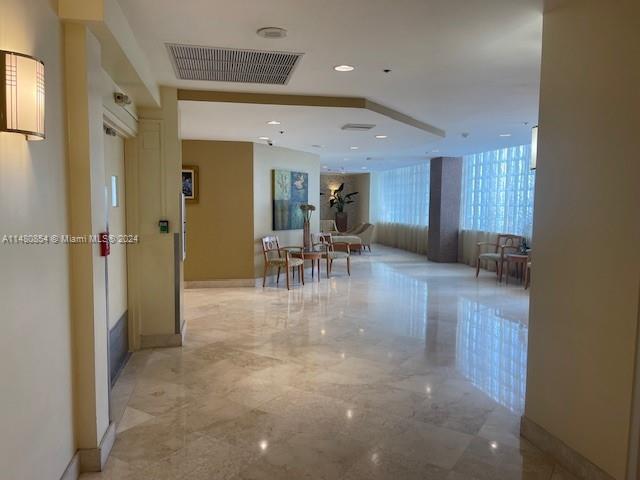 6767 Collins Ave # 909
