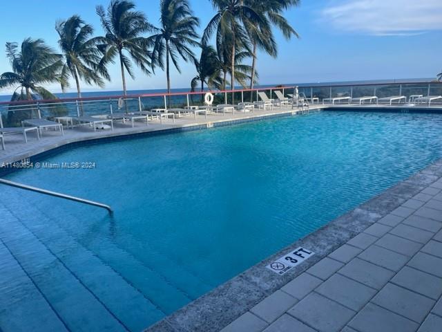 6767 Collins Ave # 909