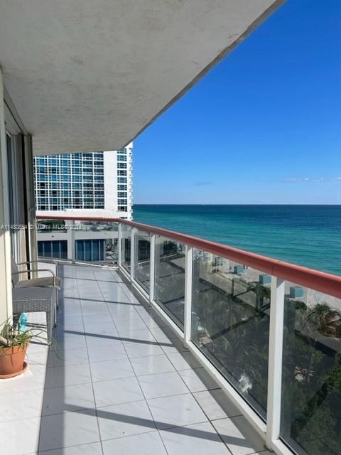 6767 Collins Ave # 909