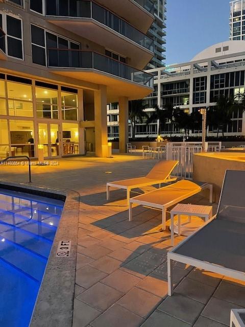 6767 Collins Ave # 909