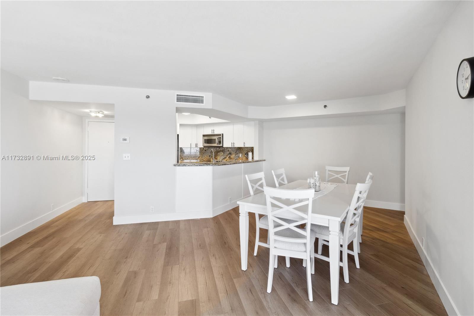 6767 Collins Ave # 909