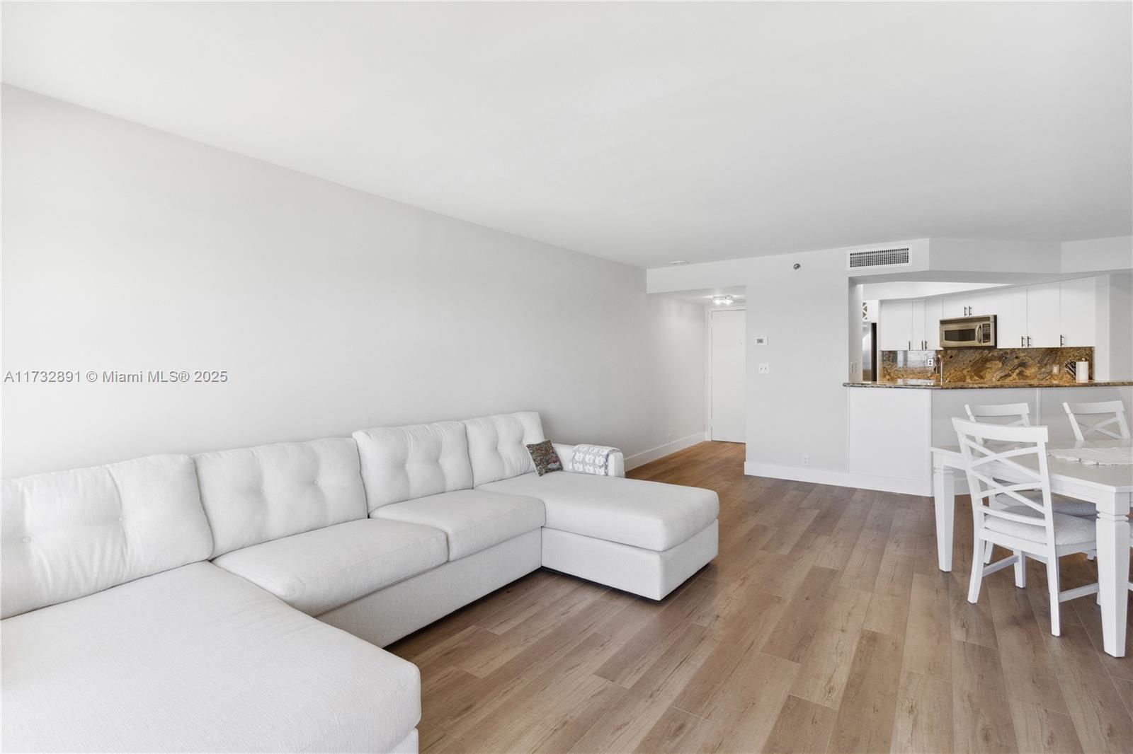 6767 Collins Ave # 909