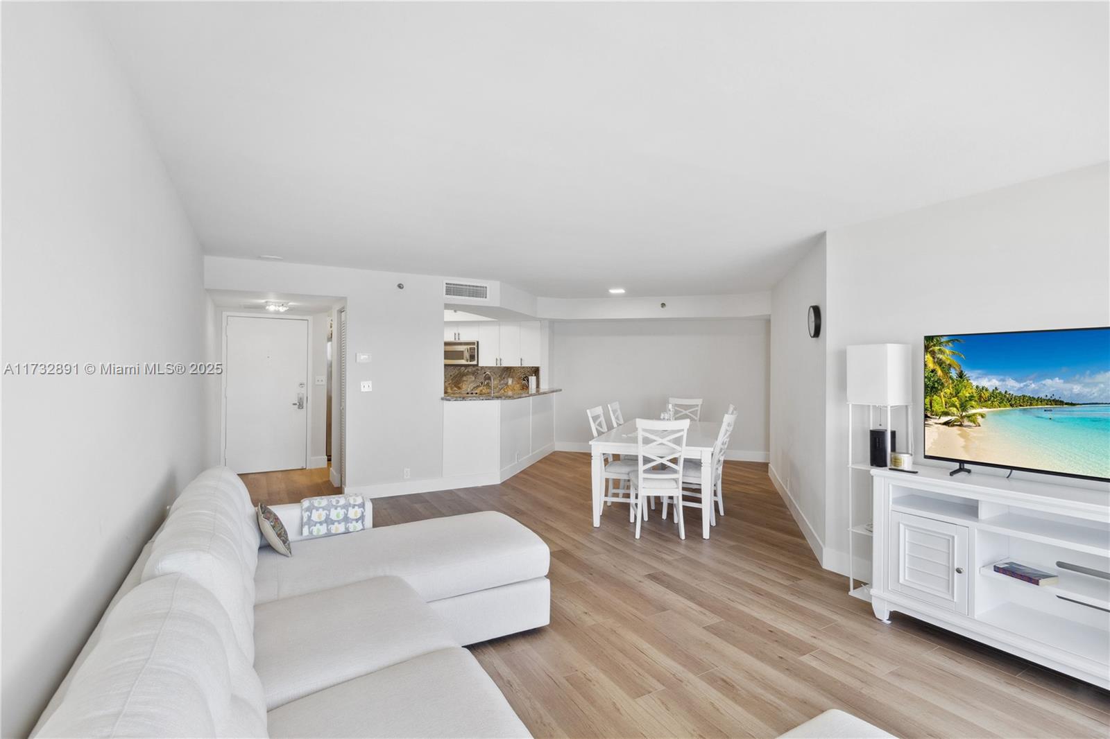 6767 Collins Ave # 909